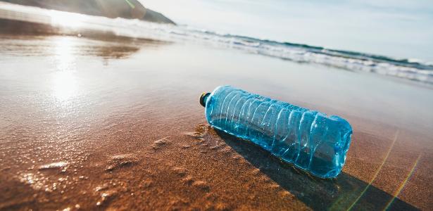 À deriva no oceano? Veja por que beber água do mar causa desidratação – 30/04/2022