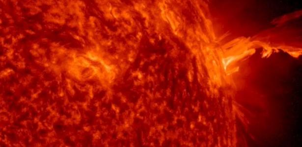 Erupção solar violenta causa ‘apagão silencioso’ de 1 hora na Terra