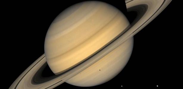 Como observar Saturno em oposição e conjunção de Júpiter e Lua hoje